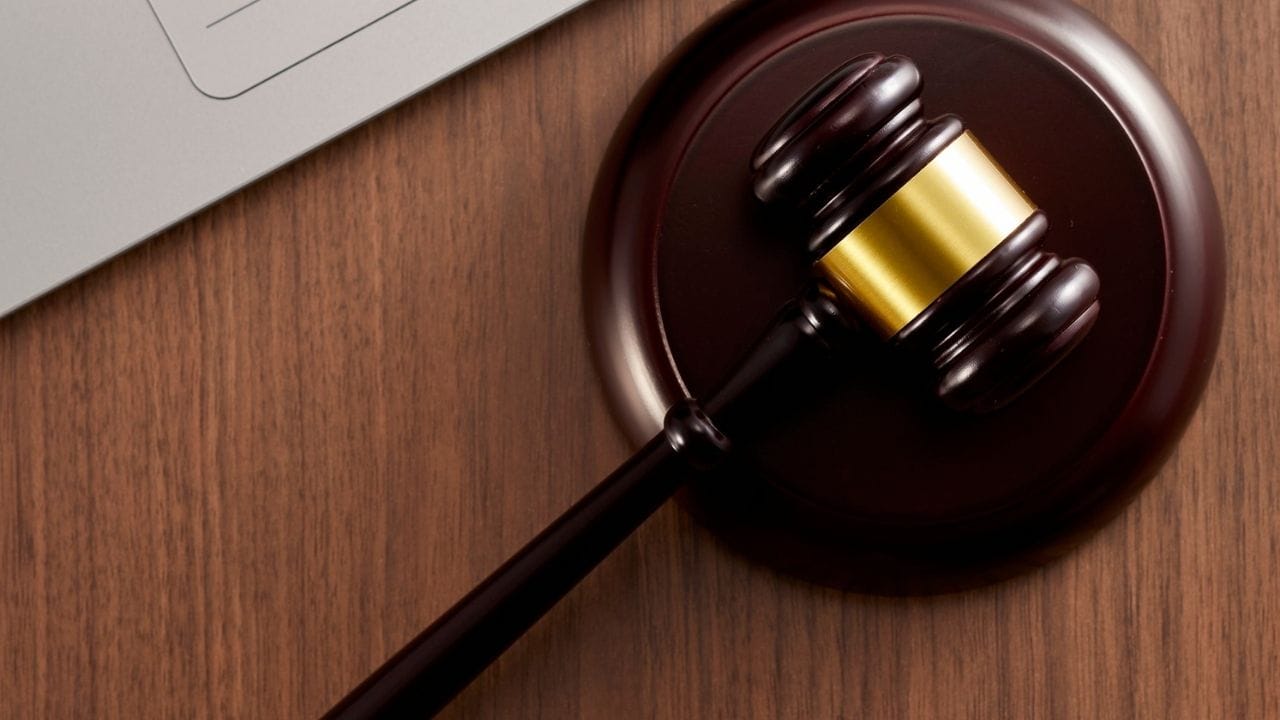 પાછા ફરવાનો પ્રયાસ કરતી વખતે, તેમને બાંગ્લાદેશના ચાપૈનવાબગંજમાં પકડી લેવામાં આવ્યા હતા અને જેલમાં ધકેલી દેવામાં આવ્યા હતા.આ દરમિયાન, સુનાલીના પિતાએ દાવો કર્યો હતો કે, તેમનો પરિવાર લગભગ 20 વર્ષથી પશ્ચિમ બંગાળ અને દિલ્હીમાં રહે છે અને તેઓ ભારતીય નાગરિક છે. તેના આધારે, તેમણે કલકત્તા હાઈકોર્ટમાં હેબિયસ કોર્પસ અરજી દાખલ કરી હતી.