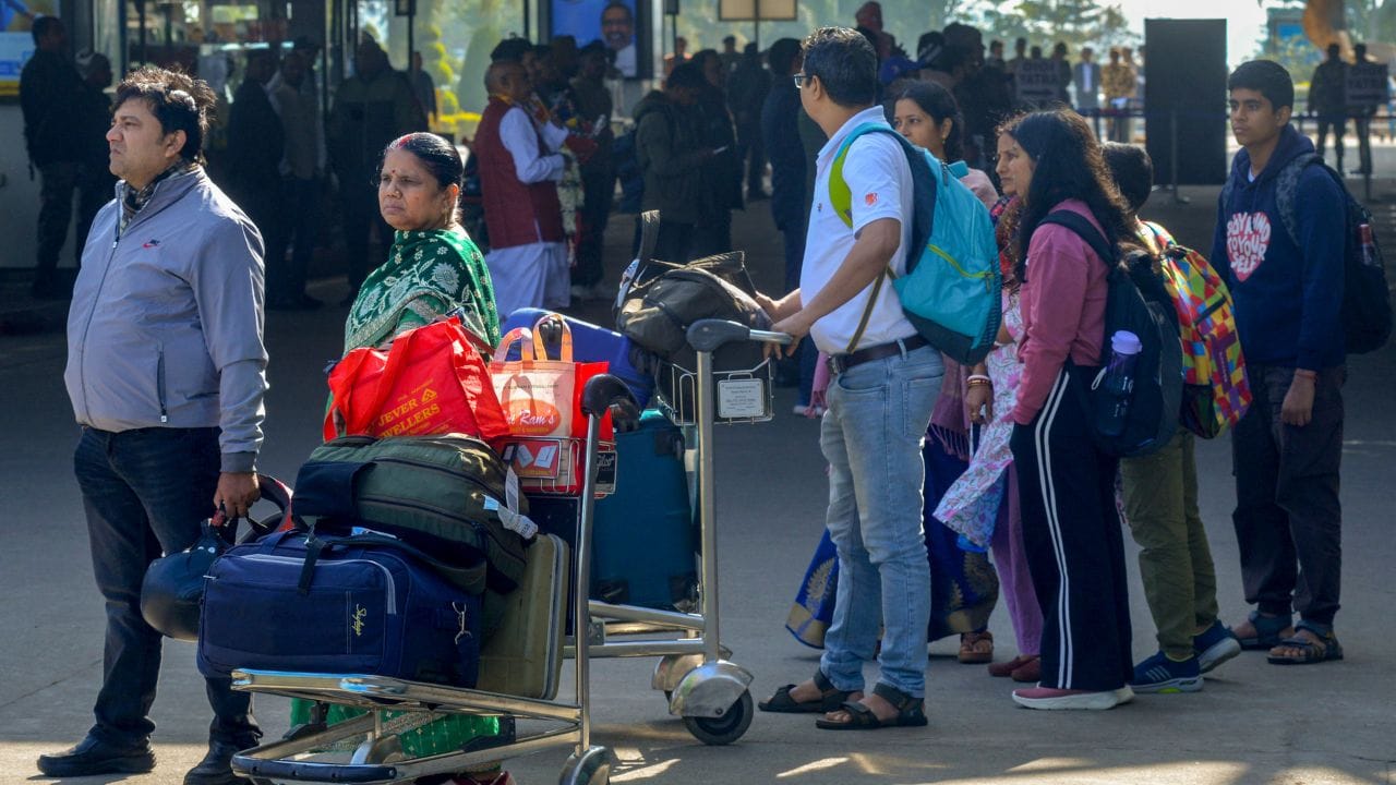 જો તમે સમયસર પહોંચ્યા હોવ અને ચેક ઇન કર્યું હોય અને ફ્લાઇટ મોડી પડે, તો એરલાઇન્સે મુસાફરોને ચોક્કસ સુવિધાઓ પૂરી પાડવી પડશે, જે વિલંબના સમયગાળા પર આધાર રાખે છે.