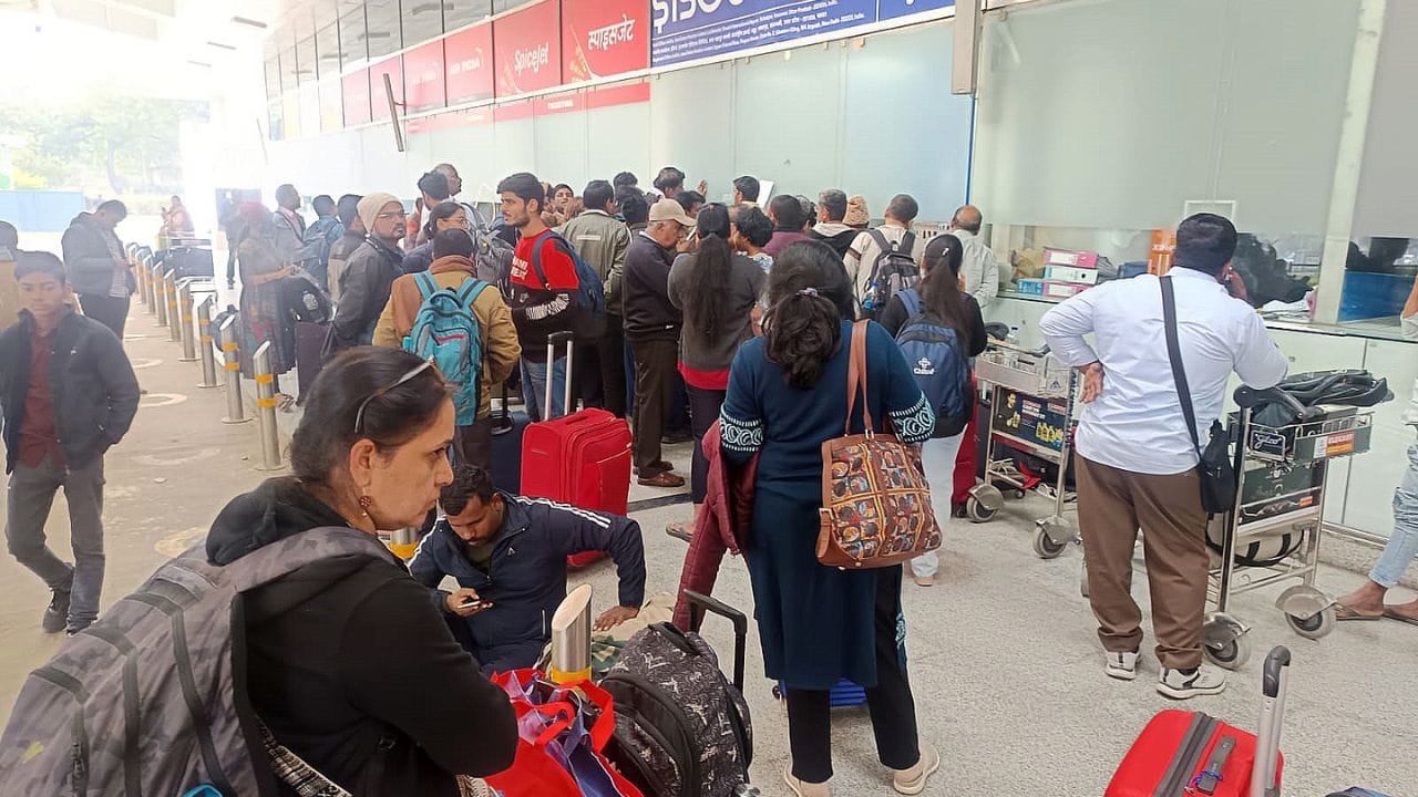 વળતર ક્યારે ન મળે?જો ખરાબ હવામાન હોય અથવા કટોકટી જેવી પરિસ્થિતિ સર્જાય તો એરલાઇન વળતર આપવા માટે બંધાયેલી નથી.ટિકિટ રિફંડ અંગે DGCAના સ્પષ્ટ નિયમો હોવા છતાં, જો તમને હજુ પણ રિફંડ ન મળે અથવા એરલાઇન્સ દ્વારા હેરાન કરવામાં આવી રહ્યા હોય, તો તમે DGCA ને ઓનલાઈન ફરિયાદ નોંધાવી શકો છો.