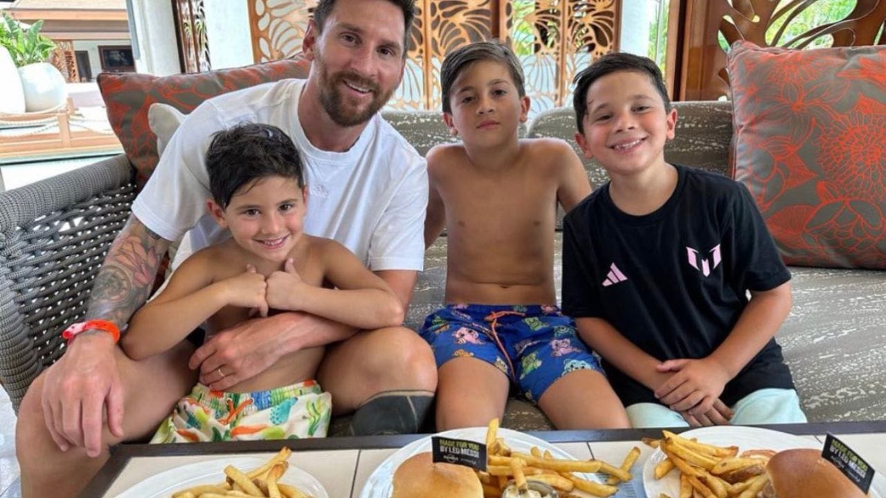 એક રિપોર્ટ અનુસાર, આર્જેન્ટિનાના સ્ટાર ફૂટબોલરની કુલ કમાણી એટલે કે તેમની કુલ સંપત્તિ 7055 કરોડ રૂપિયા છે.