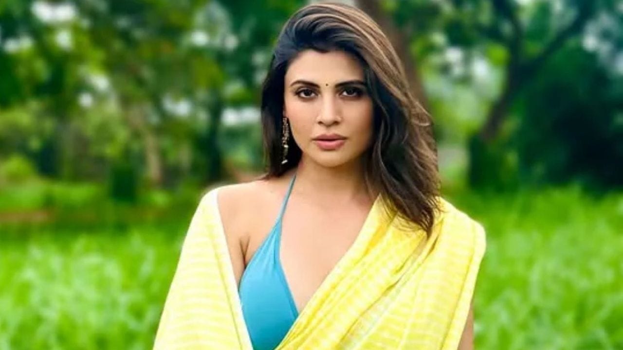 તાજેતરમાં આપેલા એક ઇન્ટરવ્યૂમાં માલતી ચહરે જણાવ્યું હતું કે તે ફિલ્મ ઇન્ડસ્ટ્રીમાં કાસ્ટિંગ કાઉચનો ભોગ બની ચૂકી છે. તેણે ખુલાસો કર્યો કે એક વરિષ્ઠ ફિલ્મ દિગ્દર્શકે તેની સાથે અયોગ્ય વર્તન કર્યું હતું. આશ્ચર્યજનક રીતે, તે દિગ્દર્શક તેની પિતાની ઉંમરનો હતો.