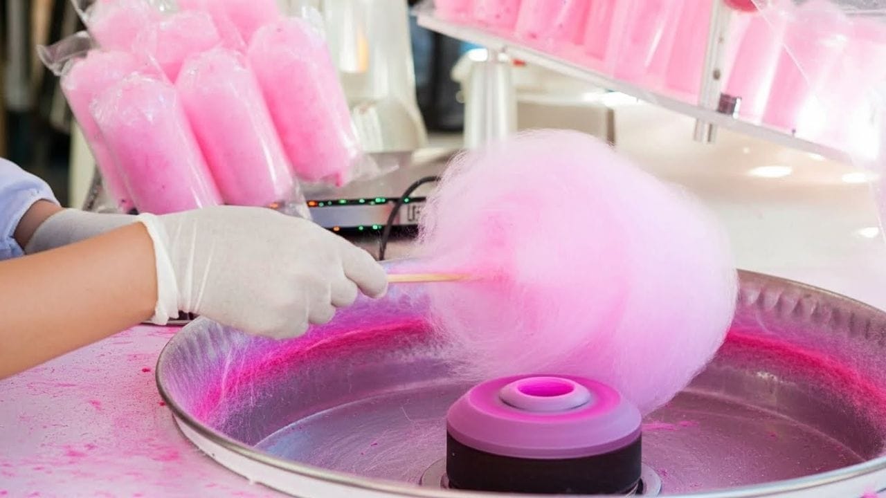 બુદ્ધિના બાલ ઘણીવાર શાળાઓ અને કોલેજોની બહાર, મેળાઓમાં અને મોલની સામે વેચાતા જોવા મળે છે. બાળકો અને પુખ્ત વયના લોકો બંને તેનો આનંદ માણે છે. મોલની અંદર પણ અલગ સ્ટોર્સ ખુલ્યા છે, જ્યાં તમે કોલેબોરેશન કરી શકો છો. જન્મદિવસની પાર્ટીઓ અને બીજા ઘણા કૌટુંબિક કાર્યક્રમોમાં આની ખૂબ માંગ જોવા મળે છે. મોલમાં કૉટન કેન્ડીનું પેકેટ 40 થી 50 રૂપિયામાં મળે છે. મેળાઓમાં તે જ પેકેટ થોડું સસ્તું મળે છે. જો તમને દરરોજ 500 ઓર્ડર મળે, તો તમે સરળતાથી 20,000 થી 30,000 રૂપિયાની સાઈડ ઇન્કમ કમાઈ શકો છો.