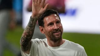 મેસ્સી સાથે હાથ મિલાવવાની કિંમત જાણી ચોંકી જશો,  આટલા રૂપિયામાં તો 2 મર્સિડીઝ-ઓડી ખરીદી શકો