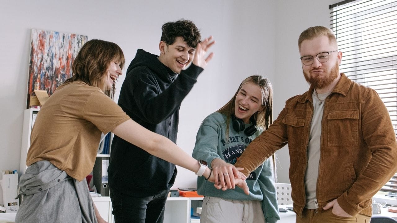 માનવતાએ અનેક પડકારો અને કટોકટીઓનો સામનો કર્યો છે. આ બધા દરમિયાન, ભારત અને રશિયા વચ્ચેની મિત્રતા એક માર્ગદર્શક તારાની જેમ મજબૂત રહી છે. પરસ્પર આદર અને ઊંડા વિશ્વાસ પર બનેલો આપણો સંબંધ, દરેક પરિસ્થિતિમાં સમયની કસોટી પર ખરો ઉતર્યો છે."