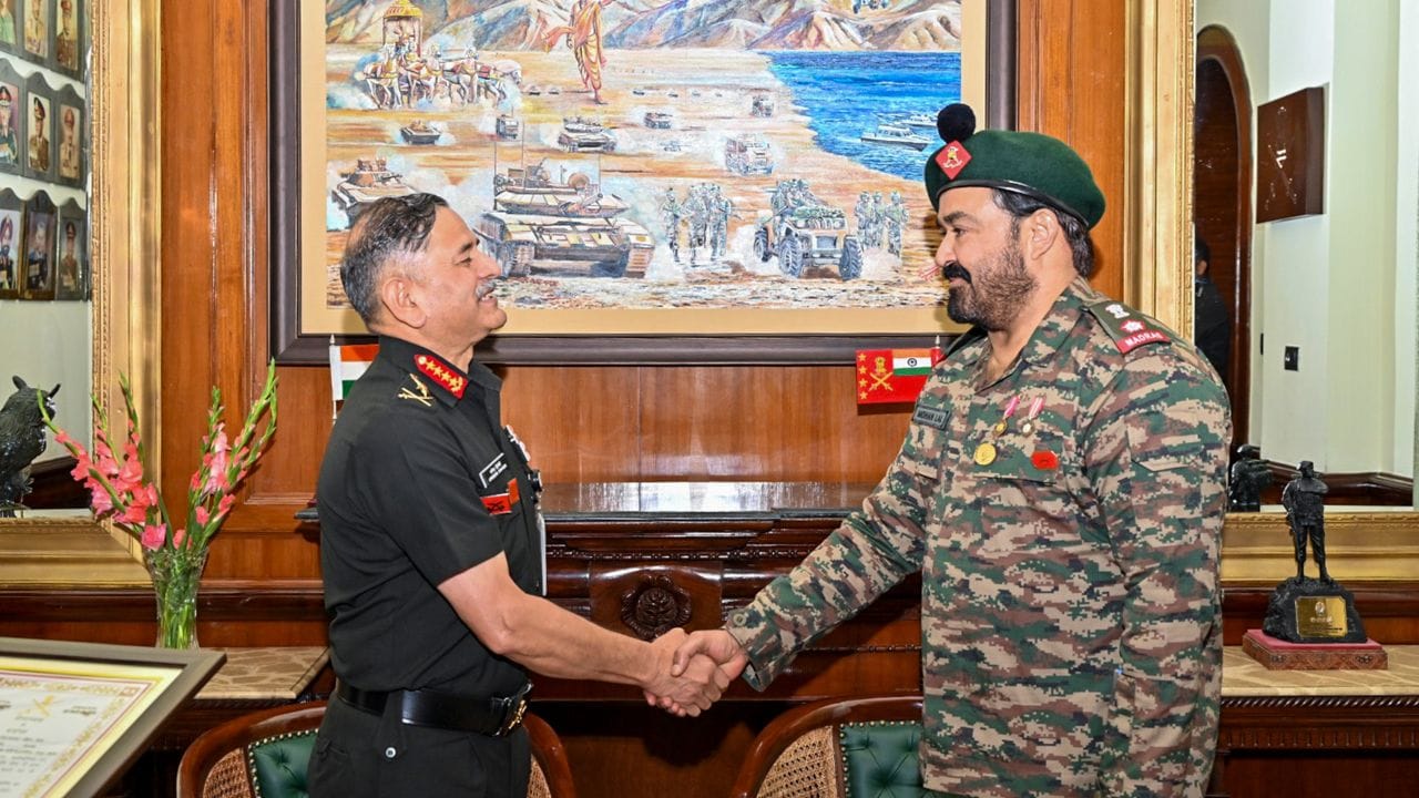 મોહનલાલની લવસ્ટોરી કોઈ ફિલ્મી સ્ટોરીથી ઓછી નથી. તેમણે સુચિત્રા નામના એક ચાહક સાથે લગ્ન કરવાનો નિર્ણય લીધો હતો. આજે આ દંપતી એક પુત્ર અને એક પુત્રીના ગર્વિત માતાપિતા છે.