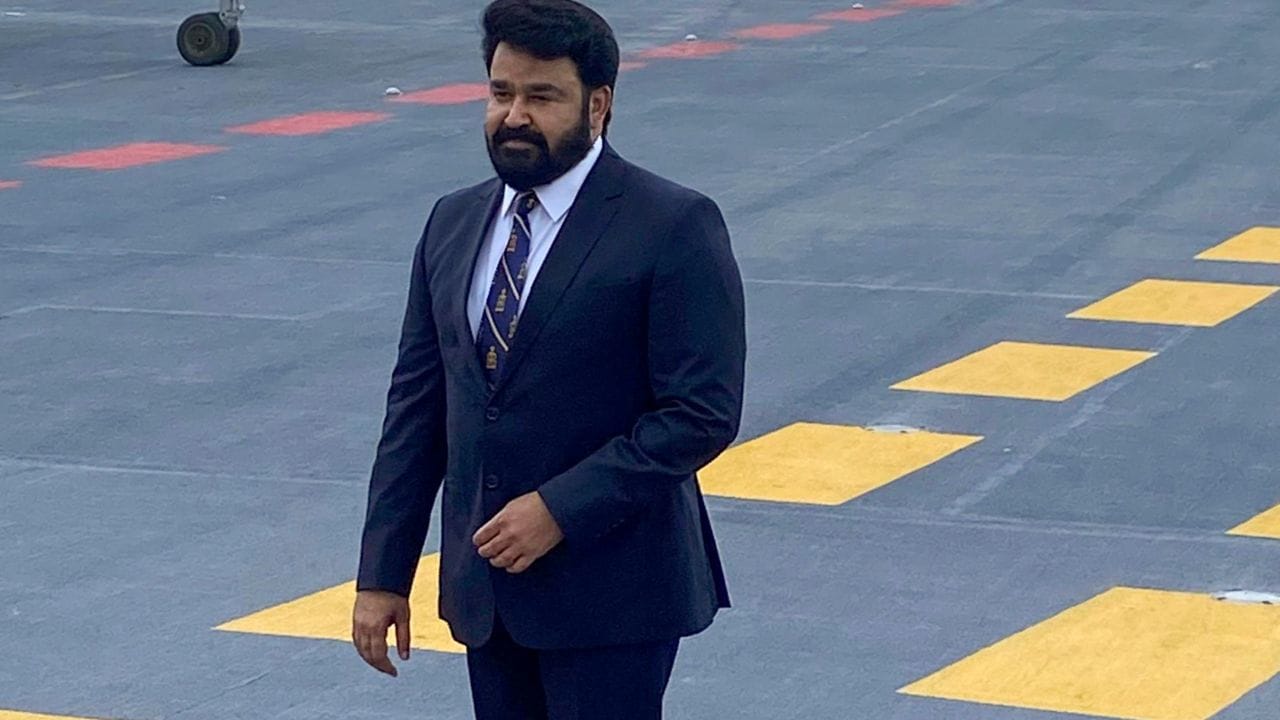 મલયાલમ સુપરસ્ટાર મોહનલાલ 65 વર્ષના છે. તેઓ પ્રેમથી "લાલેટન" તરીકે જાણીતા છે. તેમણે 400 થી વધુ ફિલ્મોમાં અભિનય કર્યો છે અને વિકિપીડિયા અનુસાર 1986 માં એક જ વર્ષમાં 25 હિટ ફિલ્મો આપવાનો રેકોર્ડ બનાવ્યો છે,