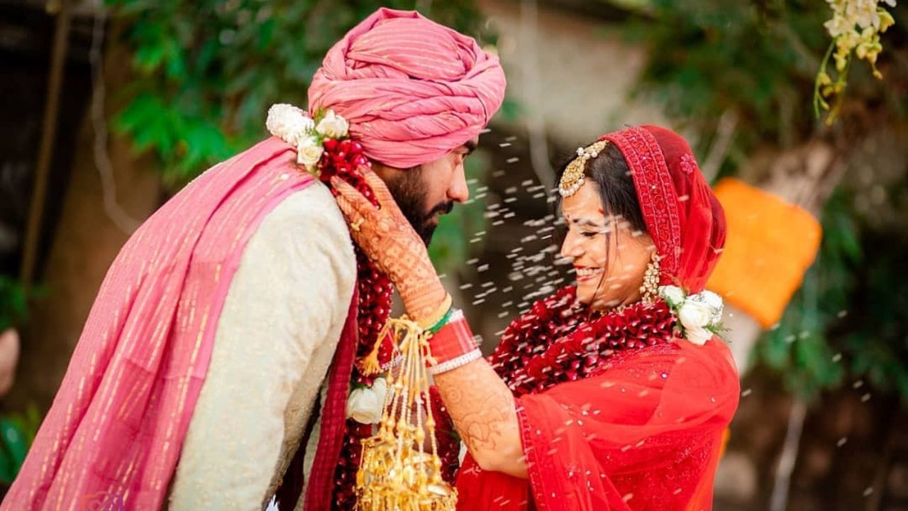 3 ઈડિયટ્સથી લઈને 'બેડ્સ ઓફ બોલિવૂડ' સુધીની ઘણી ફિલ્મો અને વેબ સિરીઝમાં પોતાની પ્રતિભા બતાવનાર અભિનેત્રી મોના સિંહ આજે પણ 'જસ્સી'ના નામથી ઓળખાય છે.