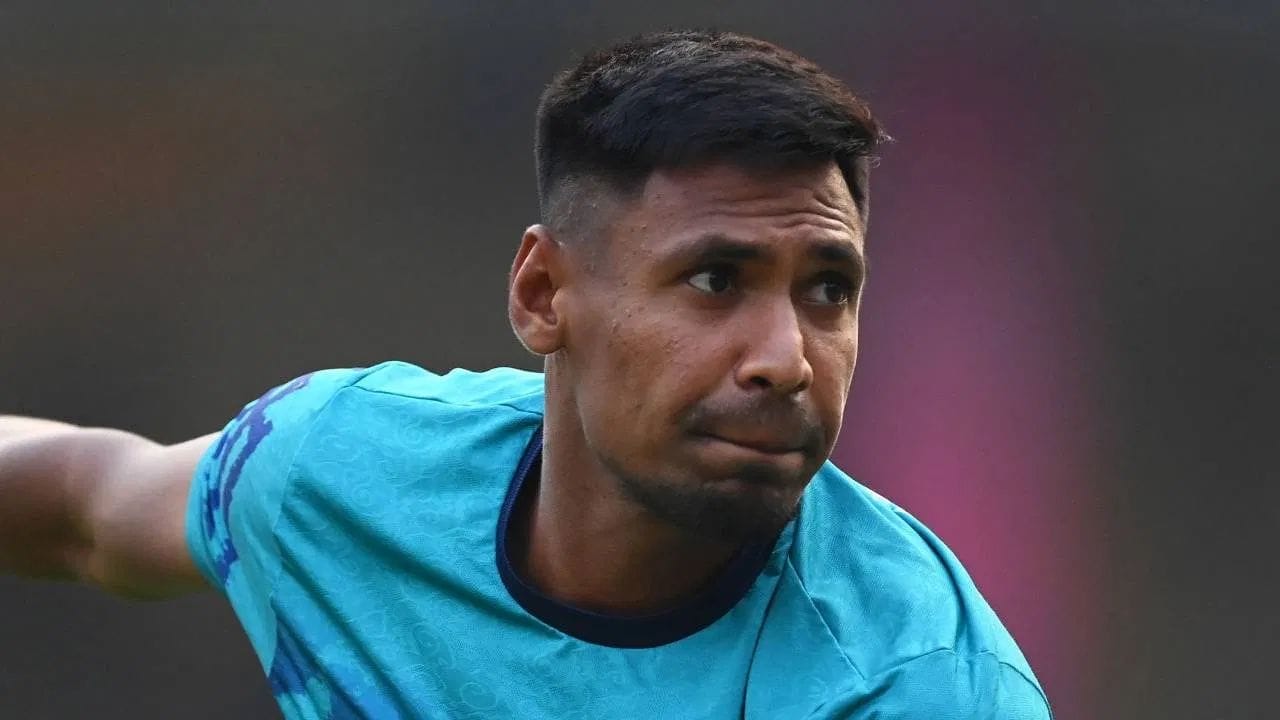 મુસ્તફિઝુર રહેમાને IPLમાં પાંચ ટીમો માટે રમી છે. તે દિલ્હી કેપિટલ્સ, ચેન્નાઈ સુપર કિંગ્સ, રાજસ્થાન રોયલ્સ, મુંબઈ ઈન્ડિયન્સ અને સનરાઈઝર્સ હૈદરાબાદ માટે રમી ચૂક્યો છે.