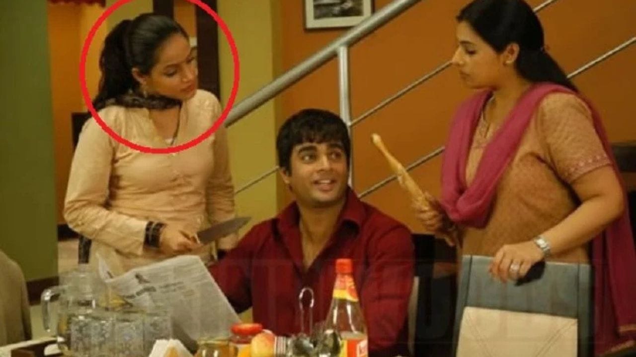 નીતુ ચંદ્રા તેમની સફળતાનો શ્રેય તેમની માતાને આપે છે, જે બિહારના પૂર્વ ચંપારણના વતની છે. સ્નાતક થયા પછી અનેક કંપનીઓ માટે જાહેરાતો અને વિડિયોમાં કામ કર્યું છે.