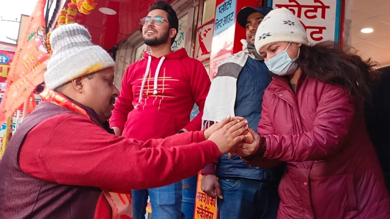 તેમની પાસે 1.6 કરોડ રૂપિયાની ચલ સંપત્તિ અને 1.5 કરોડ રૂપિયાની સ્થાવર સંપત્તિ છે. પરિણામે, તેમની કુલ સંપત્તિ 3.1 કરોડ રૂપિયા છે. વધુમાં, તેમની વ્યક્તિગત આવક 3.7 લાખ રૂપિયા છે. તેમની પાસે 56.7 લાખ રૂપિયા છે.    