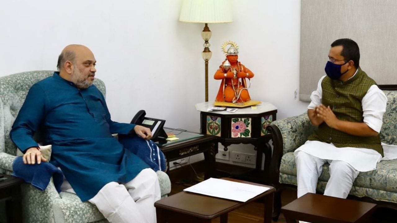 2005માં તેમના પિતાના અવસાન પછી તેમની રાજકીય સફર શરૂ થઈ હતી.