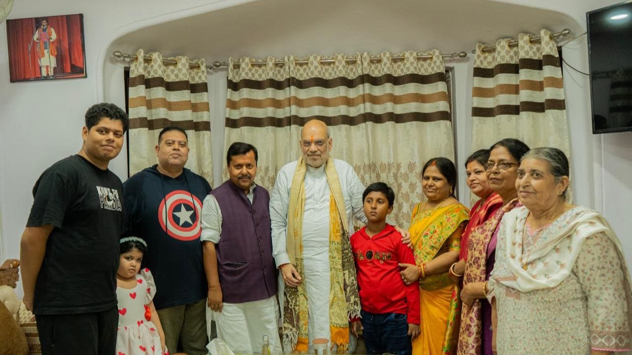 નીતિને વિદ્યાર્થીકાળમાં રાજકારણમાં પોતાની કારકિર્દીની શરૂઆત કરી, અખિલ ભારતીય વિદ્યાર્થી પરિષદ (ABVP)માં જોડાયા, ત્યારબાદ બિહાર રાજ્ય પ્રમુખ અને BJYM (ભાજપ યુવા મોરચા) ના રાષ્ટ્રીય મહાસચિવ બન્યા. તેમણે સિક્કિમ અને છત્તીસગઢમાં પાર્ટીના પ્રભારી તરીકે પાર્ટીના સંગઠનને મજબૂત બનાવ્યું. 