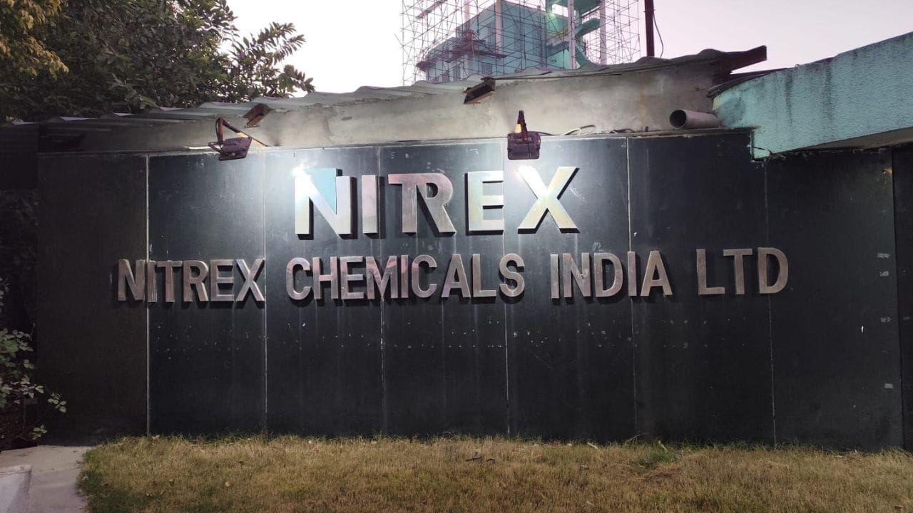 Bharuch : ઝઘડિયા GIDCમાં પ્લાન્ટમાં બ્લાસ્ટ, 1નું મોત, અન્ય સારવાર હેઠળ, જુઓ Video Bharuch : ઝઘડિયા GIDCમાં પ્લાન્ટમાં બ્લાસ્ટ, 1નું મોત, અન્ય સારવાર હેઠળ, જુઓ Video