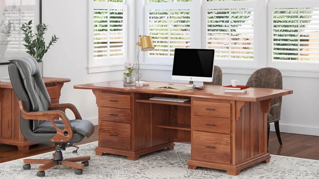 સુકાઈ ગયેલા ફૂલો અને છોડ: તમારા ઓફિસ ડેસ્ક પર ક્યારેય સુકાઈ ગયેલા ફૂલો અને છોડ ન રાખો. સુકાઈ ગયેલા ફૂલો અને છોડ નકારાત્મકતા અને મૃત્યુનું પ્રતીક માનવામાં આવે છે. આમ કરવાથી ઉર્જાનો વ્યય થાય છે અને નિરાશા ઉત્પન્ન થાય છે.
