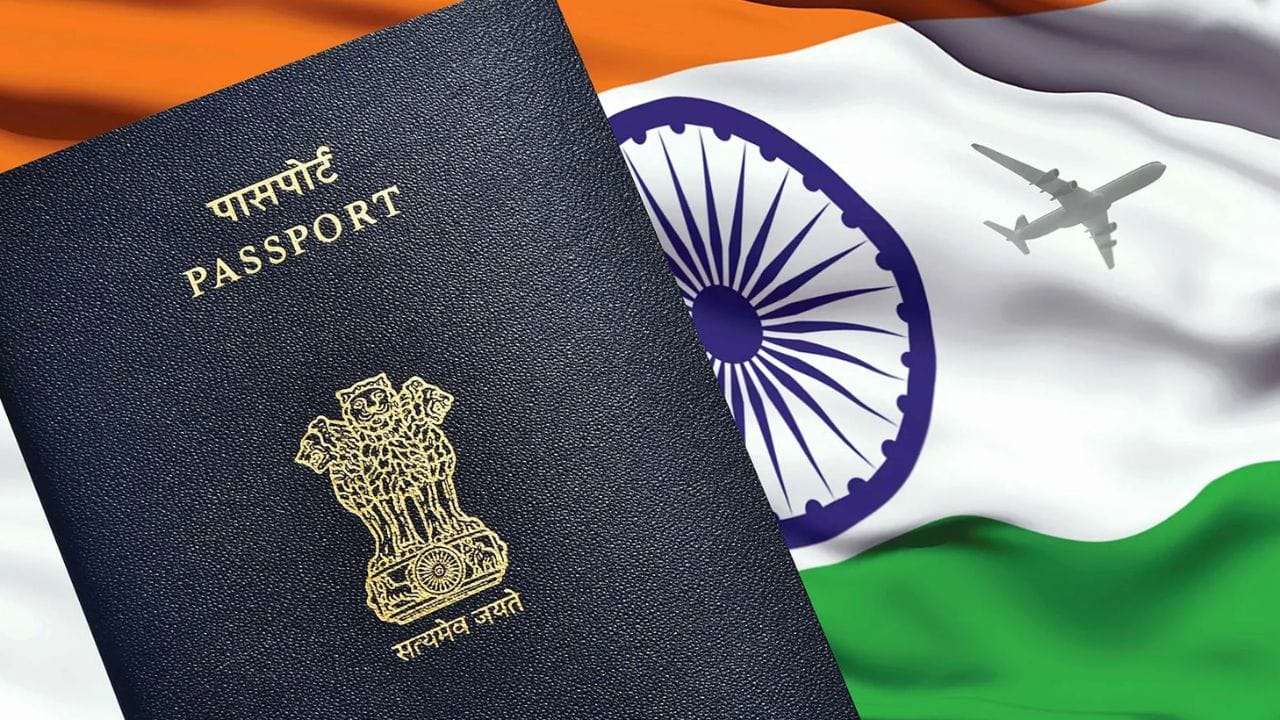 નોંધણી દ્વારા નાગરિકતા: વિદેશી નાગરિકો ચોક્કસ પરિસ્થિતિઓમાં ભારતમાં નાગરિકતા મેળવી શકે છે, જેમ કે: ભારતમાં લાંબા ગાળાનો નિવાસ, ભારતીય નાગરિક સાથે લગ્ન, ભારતીય વિદેશી નાગરિક (OCI) કાર્ડ ધરાવવું, ભારતીય માતાપિતા હોવા. CAA હેઠળ નાગરિકતા: જો તમે ભારતના પડોશી દેશો, પાકિસ્તાન, બાંગ્લાદેશ અથવા અફઘાનિસ્તાનમાંથી આવતા લઘુમતી સમુદાયના છો. જેમાં હિન્દુ, શીખ, ખ્રિસ્તી, જૈન, પારસી અને બૌદ્ધનો સમાવેશ થાય છે, તો તમે CAA, નાગરિકતા સુધારા કાયદા હેઠળ નાગરિકતા મેળવી શકો છો. તમે ભારતમાં ફક્ત પાંચ વર્ષ માટે રહો છો તો તમને નાગરિકતા મળી શકે છે.