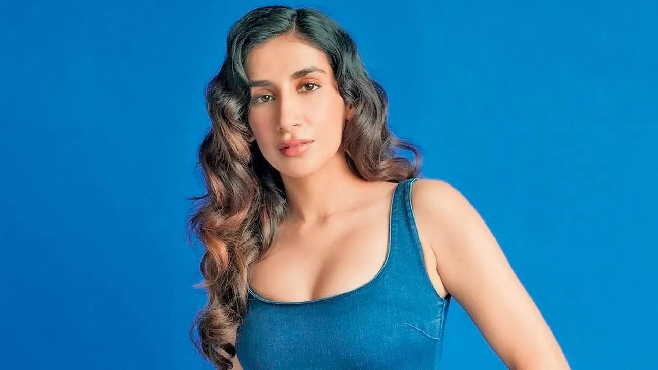 2017માં પારુલે પોતાના વ્યક્તિગત ₹30,000ના રોકાણ સાથે ‘નિશ હેર’ બ્રાન્ડ લોન્ચ કરી. થોડા જ સમયમાં બ્રાન્ડ ગ્રાહકો માટે એક સંપૂર્ણ પ્લેટફોર્મ બની ગઈ, જેમાં પ્રીમિયમ હેર એક્સટેન્શન, વિગ્સ, ટોપર્સ અને હેર ટૂલ્સ જેવી વિશાળ શ્રેણી ઉપલબ્ધ થઈ. ભારતીય બજારમાં ગુણવત્તાવાળા અને કસ્ટમાઇઝ્ડ ઉત્પાદનોની અછત વચ્ચે પારુલે વિશ્વસનીયતા અને ગુણવત્તા સાથે ખાસ સ્થાન બનાવ્યું.