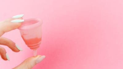 દરેક મહિલાને પીરિયડ્સ આવવા જરુરી હોય છે. પીરિયડ્સ મહિલાઓને સ્વસ્થ હોવાનો સંકેત છે પરંતુ કેટલીક મહિલાઓને પીરિયડ્સ આવવામાં સમસ્યાઓ આવે છે. આ ખરાબ હેલ્થના લક્ષણો પણ કહી શકાય છે.