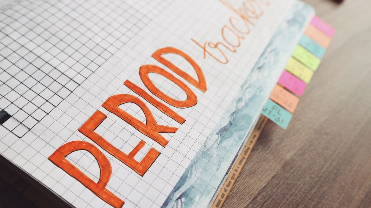 પીરિયડ્સ દરમિયાન થનારો દુખાવો પીરિયડ્સનો સામાન્ય ભાગ માનવામાં આવે છે. હંમેશા મહિલાઓ આ વાતને નજરઅંદાજ કરે છે પરંતુ પીરિયડ્સ દરમિયાન વધારે દુખાવો થવો એનાથી સ્વાસ્થ નોર્મલ છે તેવું કહી શકાય નહી.પરંતુ સ્વાસ્થ સાથે જોડાયેલી કેટલીક સમસ્યાનો પણ સંકેત છે.