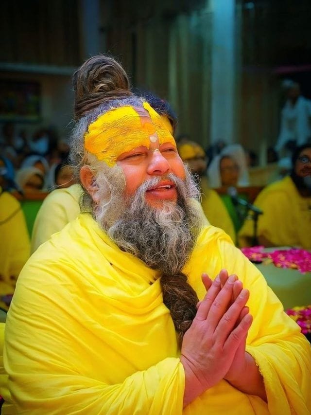 મંદિરમાં જતી વખતે કઈ વાતનું ધ્યાન રાખવું જોઈએ? પ્રેમાનંદ મહારાજ પાસે જાણો