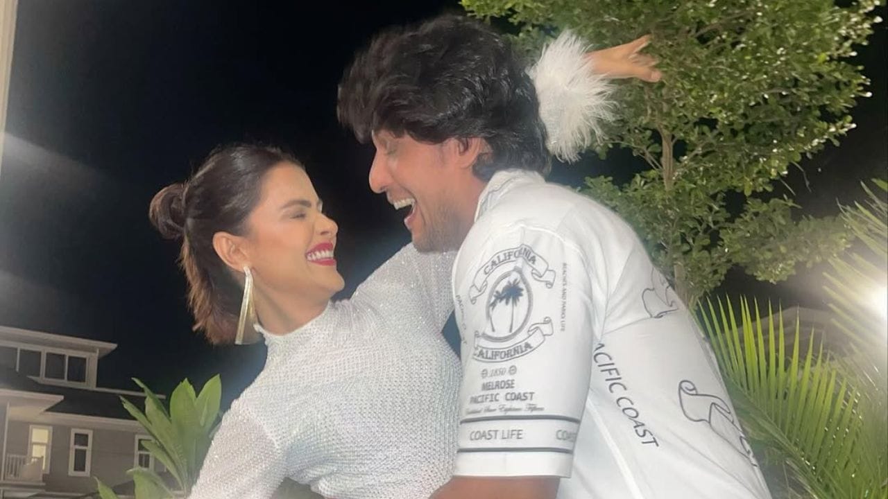 પ્રિયંકા અને અંકિત ગુપ્તા રિયાલિટી શો "બિગ બોસ 16" માં સાથે દેખાયા હતા. તેમણે ક્યારેય તેમના સંબંધોનો સ્વીકાર કર્યો ન હતો, પરંતુ તેઓ સાથે રહેતા હતા. જોકે, એપ્રિલ 2025 માં તેમનું બ્રેકઅપ થઈ ગયું.