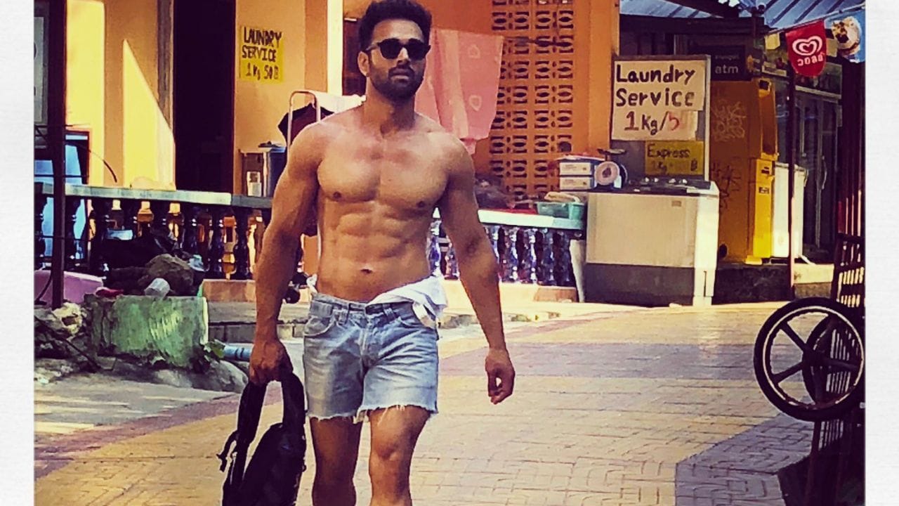 સમ્રાટે 3 નવેમ્બર 2014ના રોજ તેની ગર્લફ્રેન્ડ શ્વેતા રોહિરા સાથે લગ્ન કર્યા હતા. રોહિરાએ અભિનેતા સલમાન ખાનની રાખી-બહેન છે.આ દંપતી નવેમ્બર 2015માં અલગ થયું હતુ.