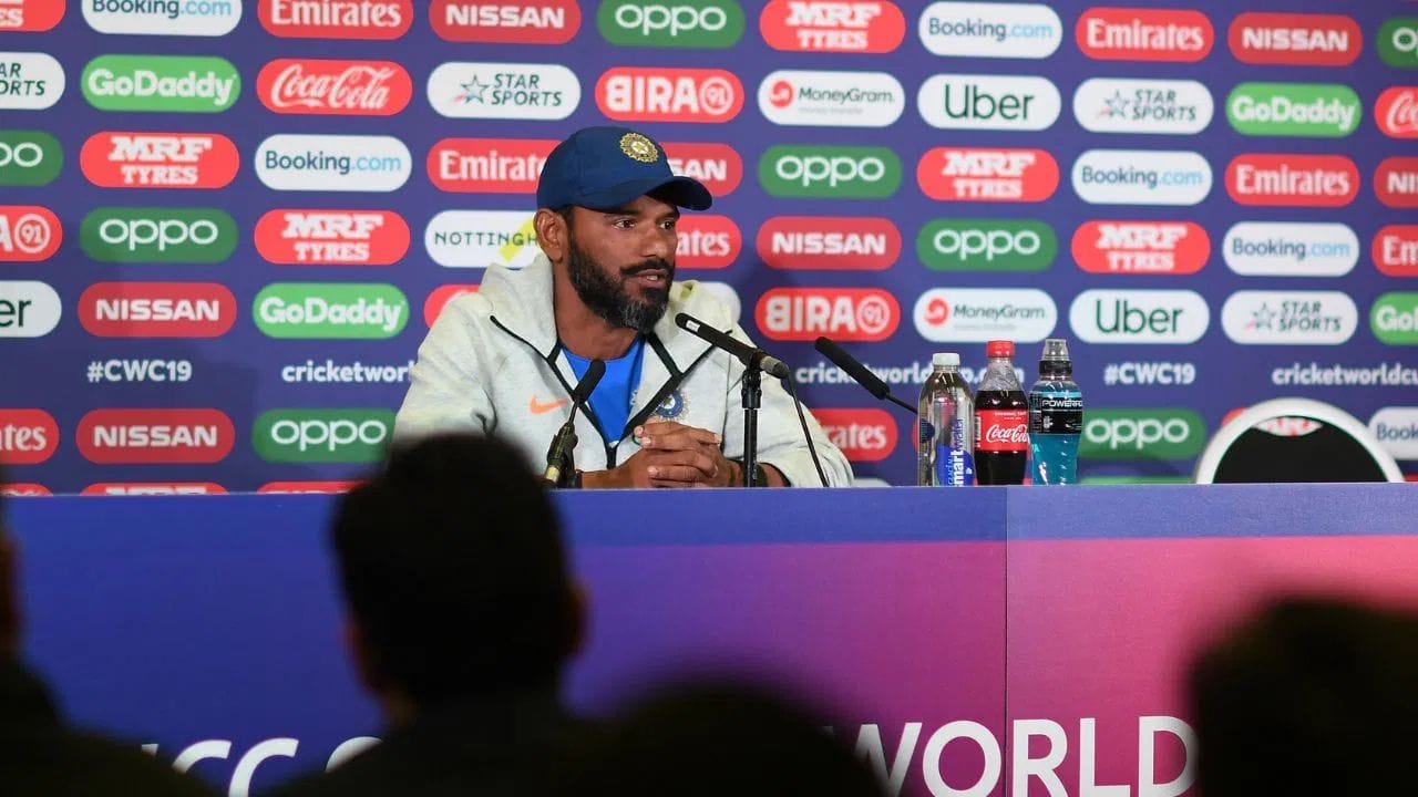 T20 વર્લ્ડ કપ જીતવા માટે લગભગ 12 વર્ષથી રાહ જોઈ રહેલી શ્રીલંકન ક્રિકેટ ટીમે આગામી ત્રણ મહિના માટે ભૂતપૂર્વ ભારતીય ક્રિકેટર અને કોચ આર. શ્રીધરની નિમણૂક કરી છે. શ્રીલંકા ક્રિકેટે T20 વર્લ્ડ કપ સુધી શ્રીધરને ટીમના ફિલ્ડિંગ કોચ તરીકે નિયુક્ત કર્યો છે.