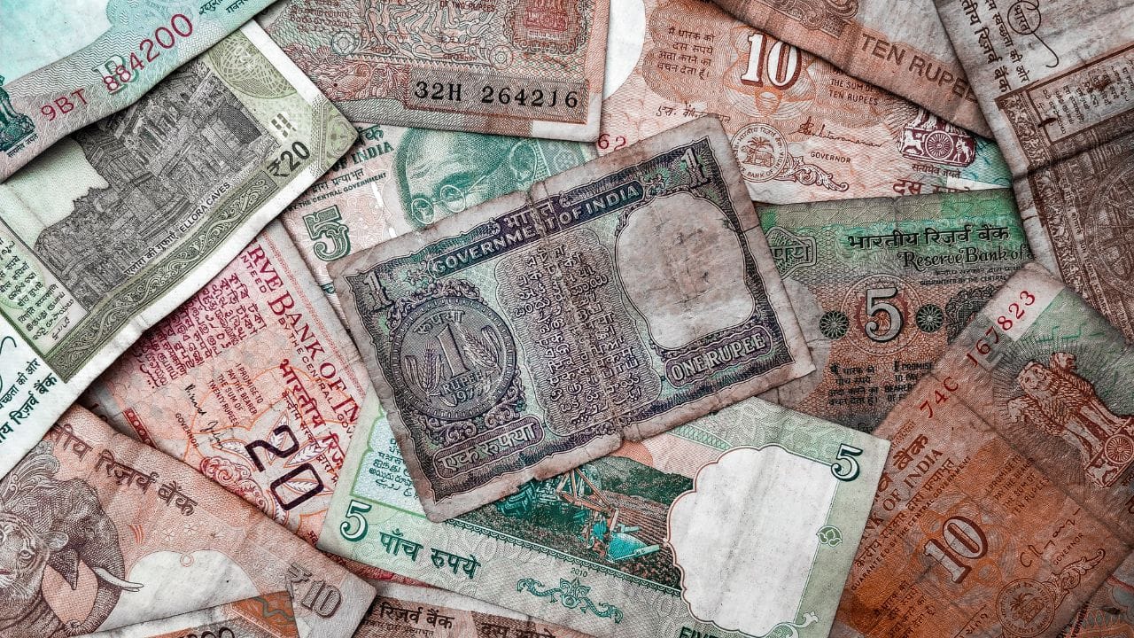 જો બેંક ફાટેલી નોટ બદલવાની ના પાડે તો બેંકના કર્માચારીને તમે જાણ કરી શકો છો અથવા તો મેનેજર સાથે પણ તમે  વાત કરી તમારી સમસ્યાનો ઉકેલ લાવી શકો છો.