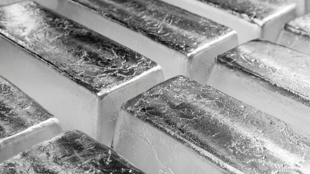 Record Silver Price Surge Gold Dips as Market Shifts (6)