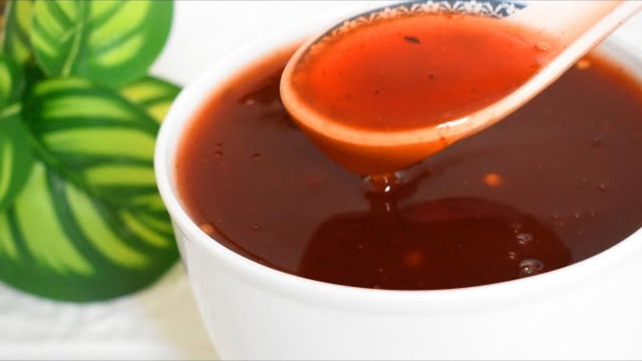 ત્યારબાદ ચટણીમાં લાલ મરચું ઉમેરી ઉકળવા દો. જેથી ચટણી થોડી ઘટ્ટ થઈ જાય.  ચટણી ઠંડી થાય ત્યારબાદ તમે તેને એર ટાઈટ કન્ટેનરમાં સ્ટોર કરી શકો છો. 