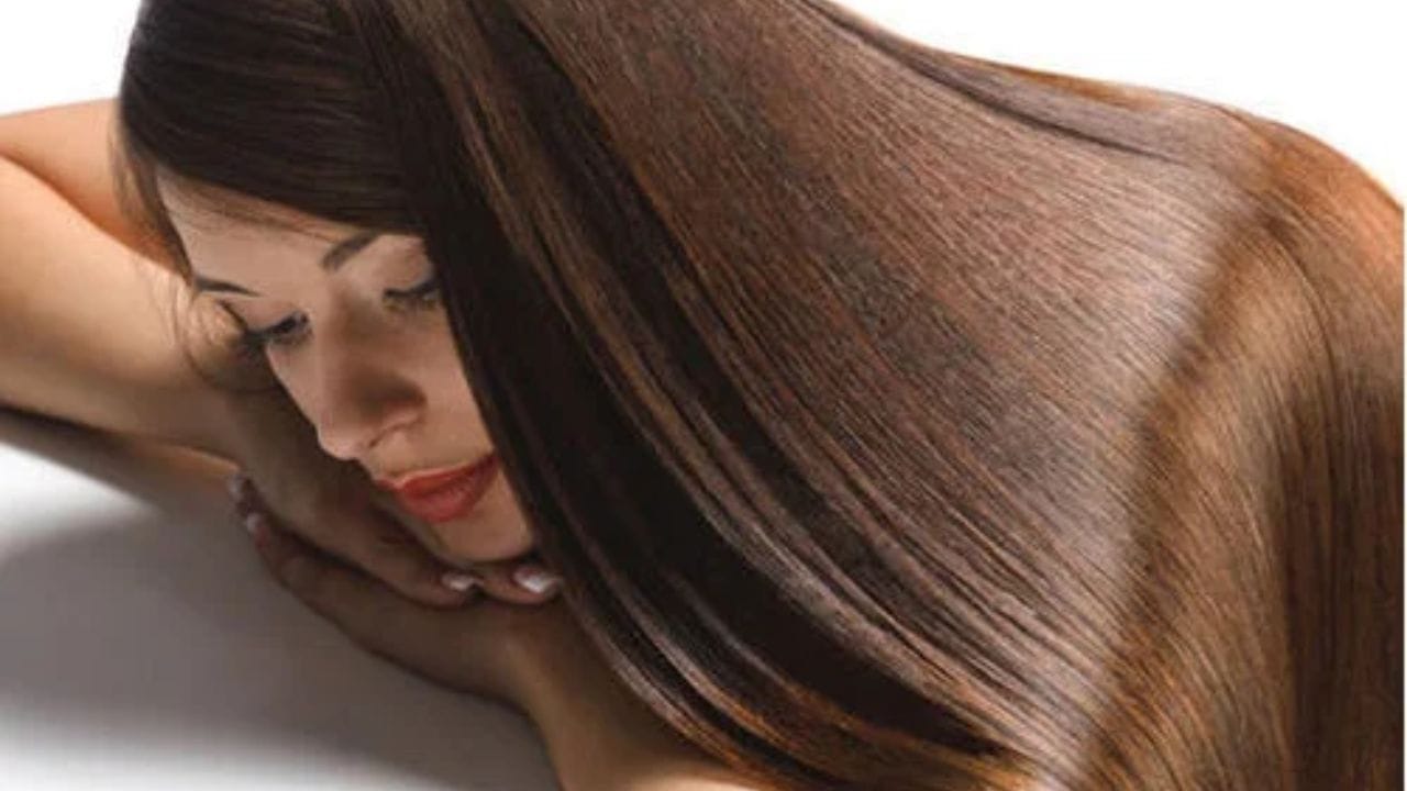 ખોપરી ઉપરની ચામડીની માલિશ ખૂબ જ મહત્વપૂર્ણ છે: જાપાની વાળ ધોવાની પદ્ધતિમાં ખોપરી ઉપરની ચામડીની માલિશ ખૂબ જ મહત્વપૂર્ણ માનવામાં આવે છે. શેમ્પૂ કર્યા પછી ખોપરી ઉપરની ચામડીને બ્રશથી ગોળાકાર ગતિમાં માલિશ કરવામાં આવે છે. આ રક્ત પરિભ્રમણમાં સુધારો કરે છે, જે વાળના વિકાસને પ્રોત્સાહન આપે છે.
