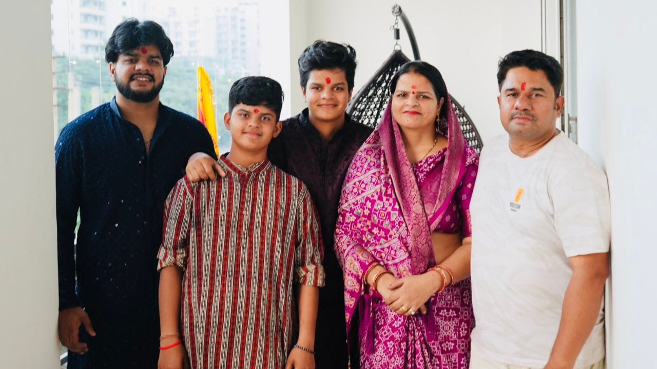 શેફાલી વર્માનો જન્મ 28 જાન્યુઆરી 2004 હરિયાણામાં થયો છે. તે એક ભારતીય ક્રિકેટર છે જે ભારતીય મહિલા રાષ્ટ્રીય ક્રિકેટ ટીમ માટે રમે છે. 2019માં 15 વર્ષની ઉંમરે તે ભારત માટે મહિલા ટ્વેન્ટી20 આંતરરાષ્ટ્રીય (T20I) મેચ રમનારી સૌથી નાની ઉંમરની ક્રિકેટર બની હતી.