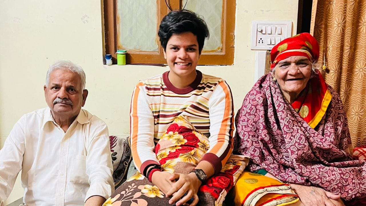 જૂન 2021માં શેફાલી વર્મા આંતરરાષ્ટ્રીય ક્રિકેટના ત્રણેય ફોર્મેટમાં ભારતનું પ્રતિનિધિત્વ કરનારી સૌથી નાની ઉંમરની ખેલાડી બની હતી. 8 ઓક્ટોબર 2022ના રોજ, તે T20 આંતરરાષ્ટ્રીય મેચોમાં 1,000 રન પૂર્ણ કરનારી સૌથી નાની ઉંમરની ક્રિકેટર બની.