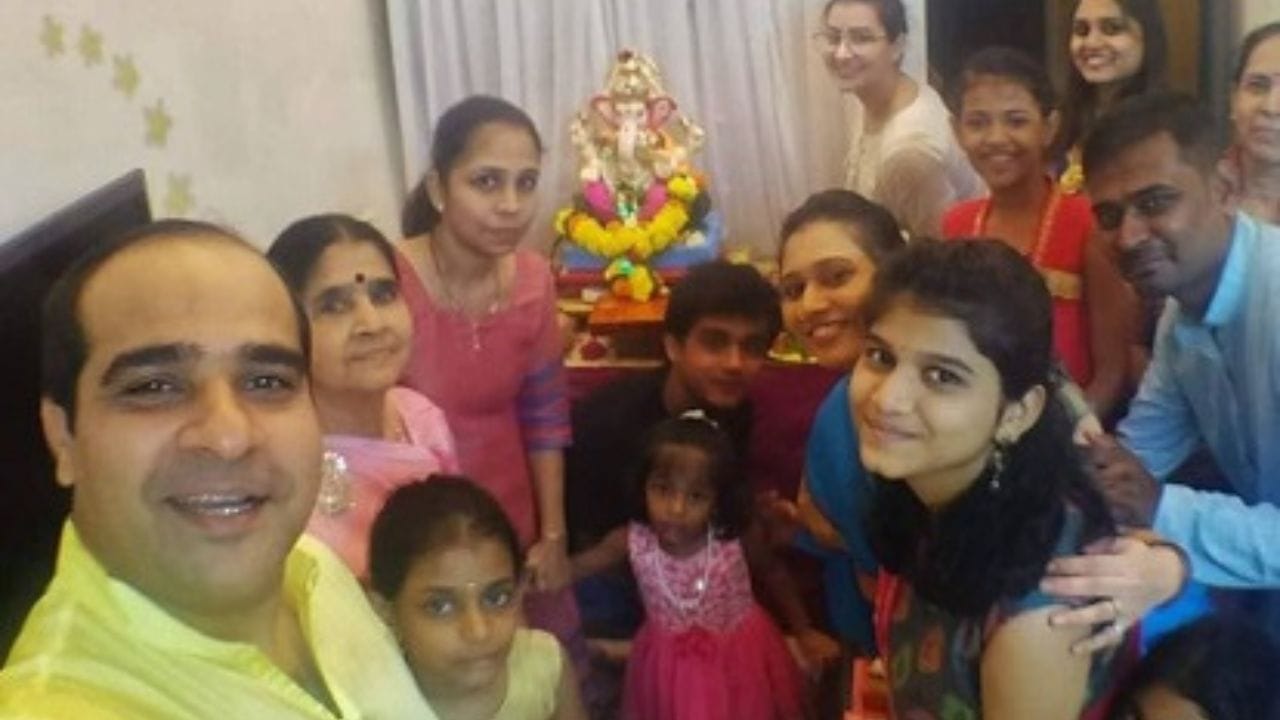  તેમણે તેલુગુ ફિલ્મોમાં કામ કર્યું છે. ટીવી પર આવતા પહેલા એક હિન્દી ફિલ્મમાં પણ અભિનય કર્યો હતો, પરંતુ તે ક્યારેય રિલીઝ થઈ ન હતી.