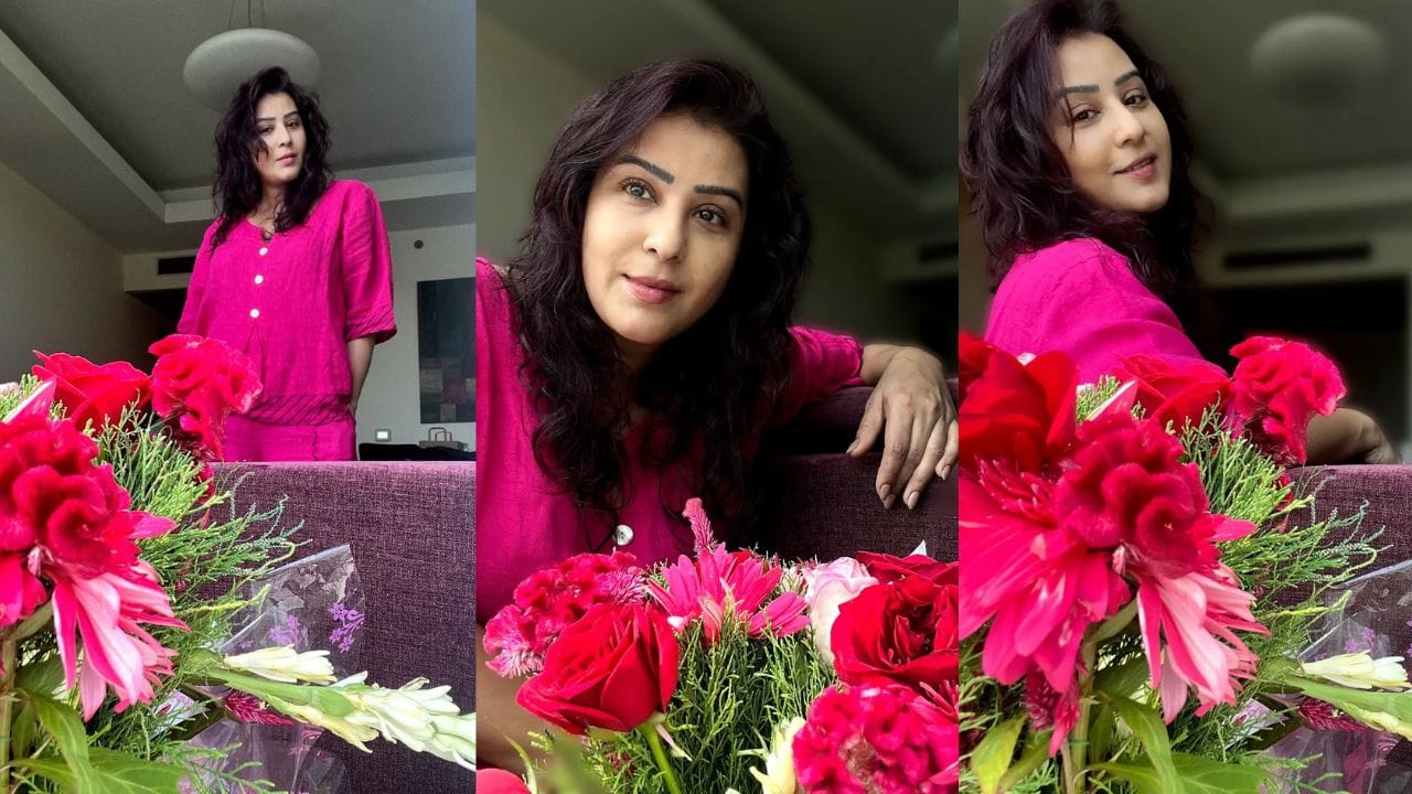  2013માં અલ્ઝાઈમર રોગથી તેમના પિતાનું અવસાન થતાં શિંદે ડિપ્રેશનમાં સરી પડી હતી. તેમના પિતા ઇચ્છતા ન હતા કે તે અભિનયને વ્યવસાય તરીકે અપનાવે. શિંદેએ કહ્યું, "તેઓ ક્યારેય ઇચ્છતા ન હતા કે હું અભિનયમાં આવું, પરંતુ જ્યારે મેં આગ્રહ કર્યો ત્યારે તેમણે મને એક વર્ષનો સમય આપ્યો અને હું અભિનેત્રી બની. 