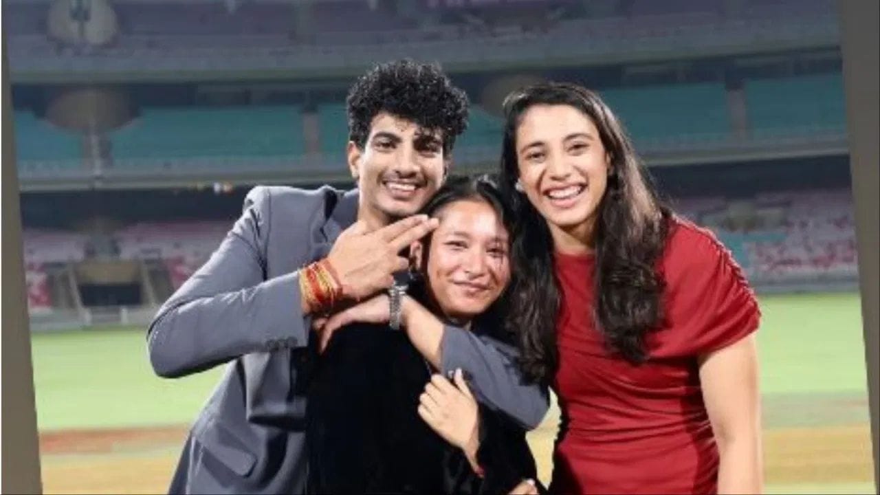 એક અહેવાલ મુજબ, 10 ભારતીય મહિલા ક્રિકેટરોએ પલાશ મુચ્છલને અનફોલો કરી દીધા છે. આ 10 ભારતીય મહિલા ક્રિકેટરો સ્મૃતિ મંધાનાની ખાસ ફ્રેન્ડસ હોવાનું કહેવાય છે. 