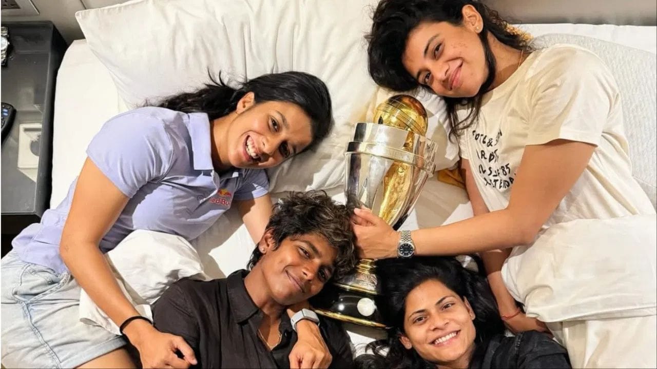 રિપોર્ટ અનુસાર, પલાશ મુછલને અનફોલો કરનાર 10 ભારતીય મહિલા ક્રિકેટરોમાં સ્મૃતિ મંધાના પોતે, જેમિમાહ રોડ્રિગ્સ, રાધા યાદવ, શ્રેયંકા પાટિલ, અરુંધતિ રેડ્ડી, રેણુકા સિંહ ઠાકુર, શિવાલી શિંદે, યાસ્તિકા ભાટિયા, રિચા ઘોષ અને દીપ્તિ શર્માનો સમાવેશ થાય છે. (PC: Instagram)