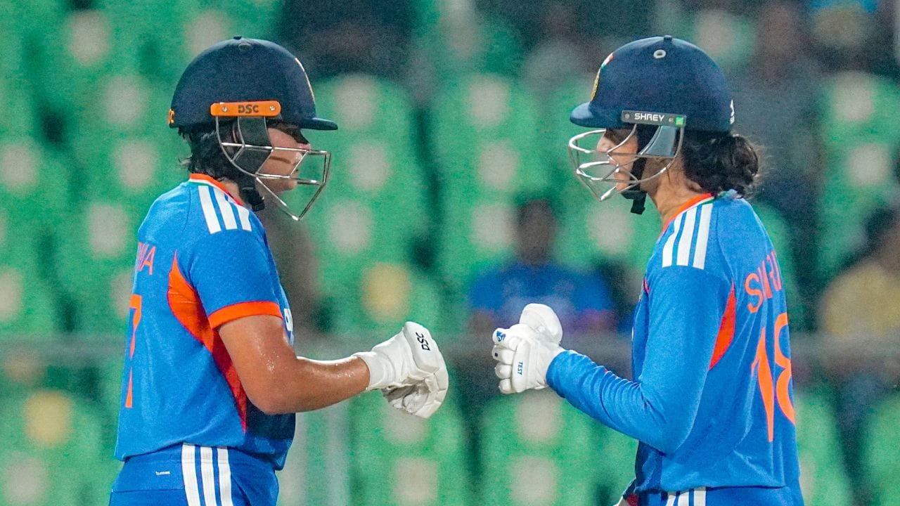 સ્મૃતિ મંધાનાએ પોતાનો એક વર્લ્ડ રેકોર્ડ પણ તોડ્યો છે. આ રેકોર્ડ એક કેલેન્ડર વર્ષમાં સૌથી ઝડપી રન બનાવવાનો છે.હજુ સ્મૃતિ મંધાનાને શ્રીલંકા વિરુદ્ધ પાંચમી અને છેલ્લી ટી20 મેચ રમવાની બાકી છે.