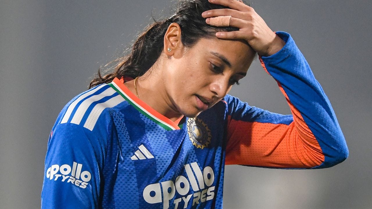 એટલું જ નહીં, સ્મૃતિ મંધાનાએ આ ઇનિંગમાં ત્રણ છગ્ગા ફટકારીને વધુ એક રેકોર્ડ બનાવ્યો.