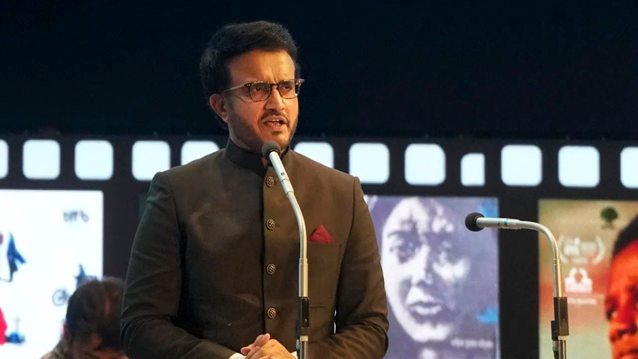 ISPL માં જોડાયા પછી સૌરવ ગાંગુલીએ કહ્યું, "હું આ નવી સફર માટે ખૂબ જ ઉત્સાહિત છું. ટેનિસ બોલ ક્રિકેટ એ એવી જગ્યા છે જ્યાં દરેક વ્યક્તિ રમવાનું શરૂ કરે છે. તે પૂર્વ ભારતમાં, ખાસ કરીને કોલકાતામાં ખૂબ જ લોકપ્રિય છે. મારો ધ્યેય આ ખેલાડીઓને મદદ કરવાનો રહેશે."