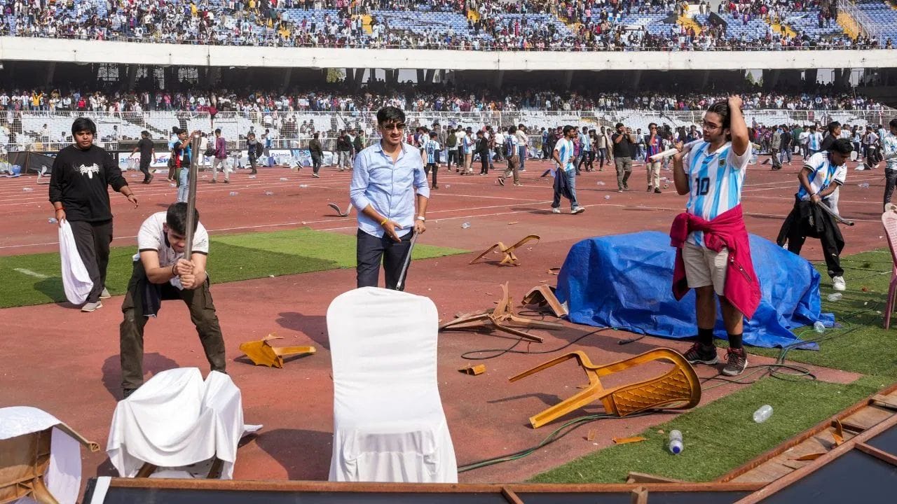 વધુમાં, સૌરવ ગાંગુલીએ આરોપી ફેન ક્લબને બધી ખોટી અને નકારાત્મક સોશિયલ મીડિયા પોસ્ટ્સ દૂર કરવા કહ્યું છે અને બિનશરતી માફી માંગવા જણાવ્યું છે. ગાંગુલીએ સ્પષ્ટતા કરી છે કે જો આમ નહીં કરવામાં આવે તો તે અન્ય કાનૂની વિકલ્પો અપનાવશે. (PC: PTI)