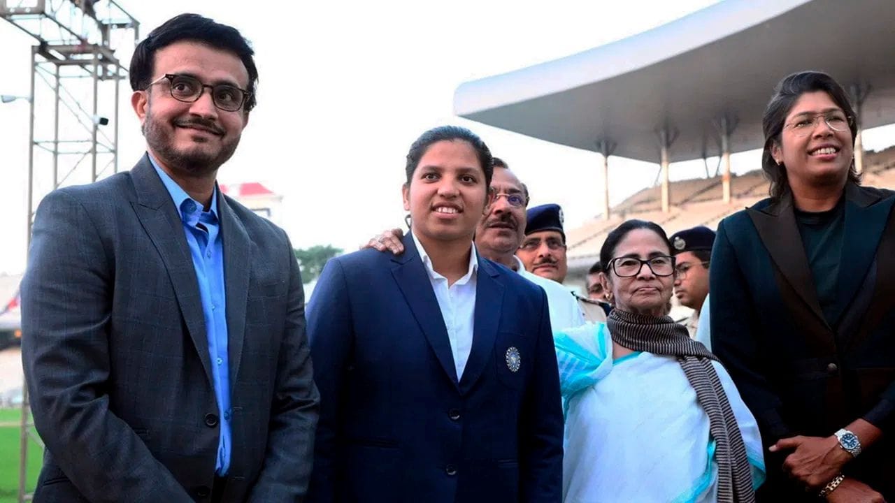 ભૂતપૂર્વ ભારતીય કેપ્ટન સૌરવ ગાંગુલી નવી ટીમ સાથે નવી ભૂમિકામાં જોવા મળશે. તે હાલ IPLમાં દિલ્હી કેપિટલ્સ ગ્રુપ સાથે કામ કરી રહ્યો છે અને હવે ઇન્ડિયન સ્ટ્રીટ પ્રીમિયર લીગમાં પોતાની છાપ છોડવા માટે તૈયાર છે.