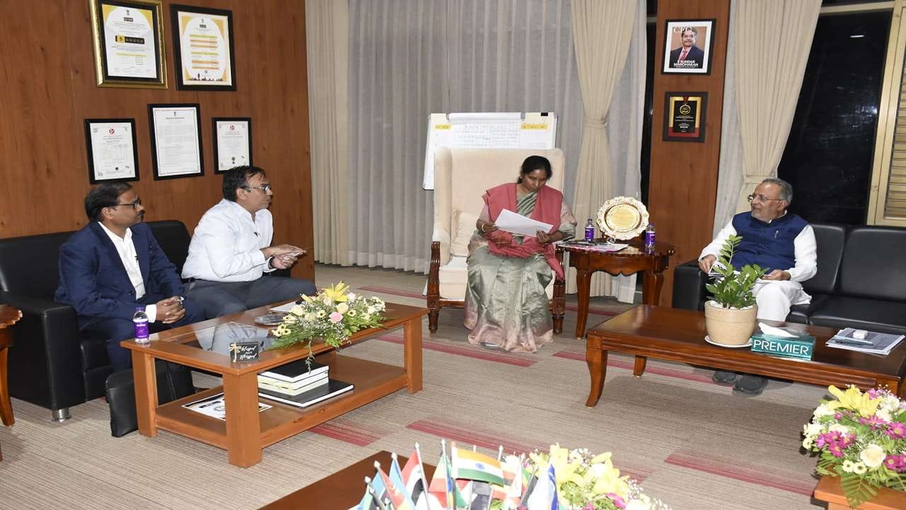 ગુજરાત સરકારે રચેલા,  ગુજરાત સ્ટેટ ઈલેક્ટ્રોનિક મિશન (GSEM) એ રાજ્ય સરકારની એક વ્યૂહાત્મક પહેલ છે, જેનો ઉદ્દેશ્ય ગુજરાતમાં ઈલેક્ટ્રોનિક, સેમિકન્ડકટર અને સ્પેસ ટેક મેન્યુફેકચરીગ માટે વિશ્વસ્તરીય ઇકોસિસ્ટમ બનાવવાનો છે. 