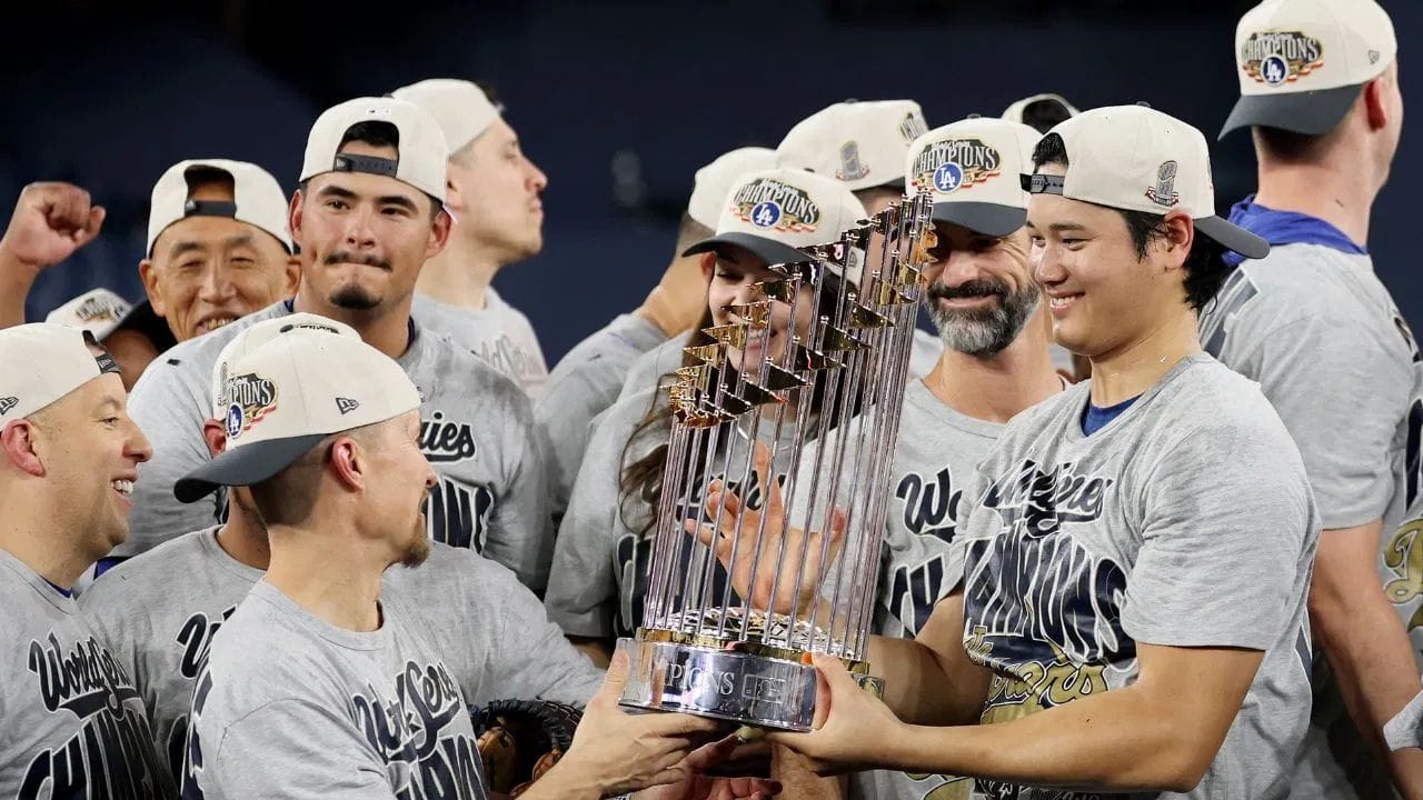 મેજર લીગ બેસ બોલ MLB આ લિસ્ટમાં ચોથા સ્થાને છે. મેજર લીગ બેસબોલની કુલ બ્રાન્ડ વેલ્યુ હવે અંદાજે 1 લાખ કરોડ રુપિયા છે. બેસબોલની આ લીગ લાંબી સીઝન અને મજબુત ફેન બેસ પર ટકેલી છે પરંતુ ઈન્ડિયન પ્રીમિયર લીગના મુકાબલે આ લીગ આજુબાજુ જોવા મળતી નથી.