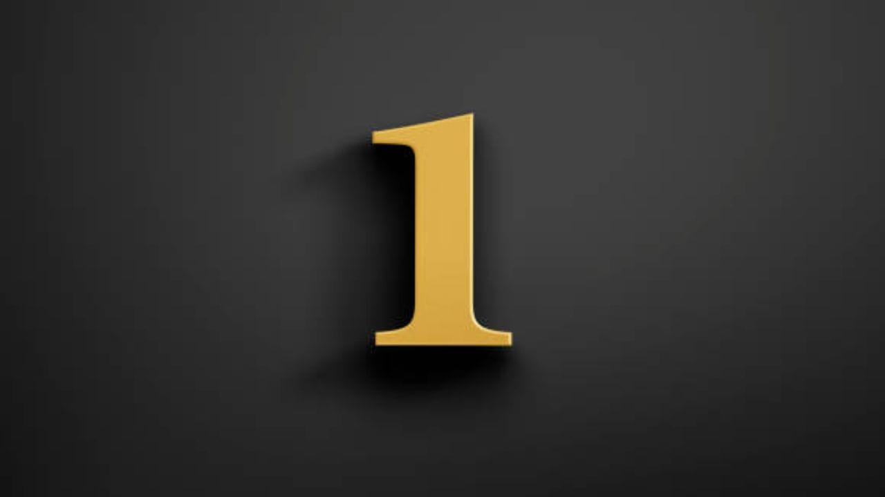 અંકશાસ્ત્ર અનુસાર નવું વર્ષ 2026 સૂર્યનું વર્ષ હશે. 2026 માટે અંક 1 (2 + 0 + 2 + 6 = 10 = 1) એ સૂર્યનો અંક છે, જે તેને ઊર્જા અને નવી શરૂઆતનું વર્ષ બનાવે છે.
