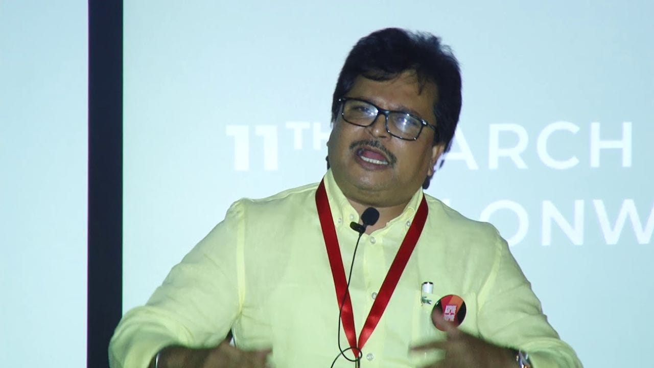 શોના ચાલુ રાખવા અંગે પ્રશ્નો ઉભા થયા છે. શોના નિર્માતા, અસિત મોદીએ જાહેર કર્યું કે આ શો કેટલો સમય ચાલશે. એક કાર્યક્રમ દરમિયાન, અસિત મોદીએ કહ્યું, "આ શો હજુ પણ ચાલી રહ્યો છે, અને અમે તેને શક્ય તેટલા લાંબા સમય સુધી ચાલુ રાખીશું. હું જોઉં છું કે લોકો હજુ પણ તેને પ્રેમ કરે છે. તારક મહેતા એક એવો શો છે જે હાસ્ય અને આનંદ લાવે છે. મને ખુશી છે કે લોકો તેને આટલી રુચિથી જુએ છે. તે ફક્ત એક શો નથી, પરંતુ એક બ્રાન્ડ છે જેને દર્શકો તરફથી અપાર પ્રેમ મળી રહ્યો છે. મેં તેને બનાવવા માટે ઘણી મહેનત કરી છે, અને મારી ટીમ પણ સખત મહેનત કરે છે."