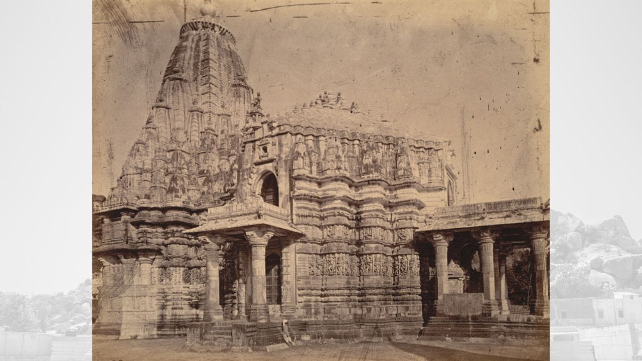 તારંગા તીર્થ, જેને તારંગા ટેકરી તરીકે પણ ઓળખવામાં આવે છે, ગુજરાત રાજ્યમાં આવેલું એક પ્રસિદ્ધ પર્વતસ્થળ છે. આ ટેકરી ભૌગોલિક દૃષ્ટિએ અરવલ્લી પર્વતમાળાનો હિસ્સો બને છે, જ્યારે પ્રશાસનિક રીતે તે મહેસાણા જિલ્લાના સતલાસણા તાલુકામાં સ્થિત છે. બારમી સદી દરમિયાન શ્વેતાંબર પરંપરાના સોલંકી રાજા કુમારપાળે અહીં ભગવાન અજિતનાથનું અદભુત અને કલાત્મક મંદિર નિર્માણ કરાવ્યું હતું. (Credits: - Wikipedia)