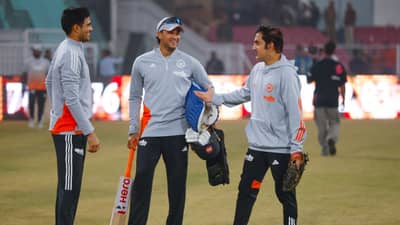 Breaking News : લખનૌમાં વરસાદ વિના જ મેચમાં વિલંબ, આ કારણે ટોસ મુલતવી રાખવામાં આવ્યો