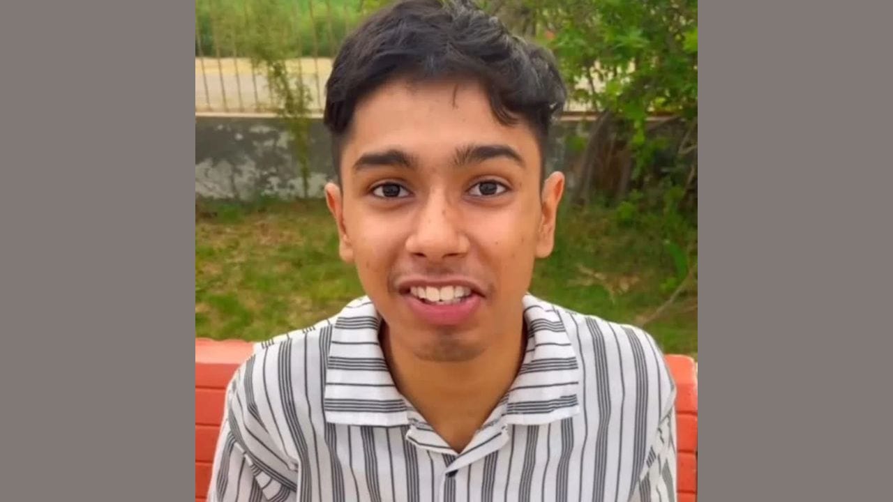 એક ભૂલ જે માર્કેટિંગ ટ્રેન્ડ બની: ક્યારેક, એક નાની ભૂલ પણ તમને સ્ટાર બનાવી શકે છે. કન્ટેન્ટ ક્રિએટર આયુષ સાથે આવું જ બન્યું હતું. આયુષે એક વીડિયોમાં ફ્રેન્ચ શબ્દ "ક્રોઇસન્ટ" ને "પ્રશાંત" તરીકે ખોટી રીતે ઉચ્ચારવાથી સોશિયલ મીડિયા પર મીમ્સનો પ્રવાહ શરૂ થયો. આ ઘટના એટલી વાયરલ થઈ કે બ્રિટાનિયા જેવી મોટી બ્રાન્ડ્સે તેમના ઉત્પાદનોનું નામ પણ બદલી નાખ્યું.
