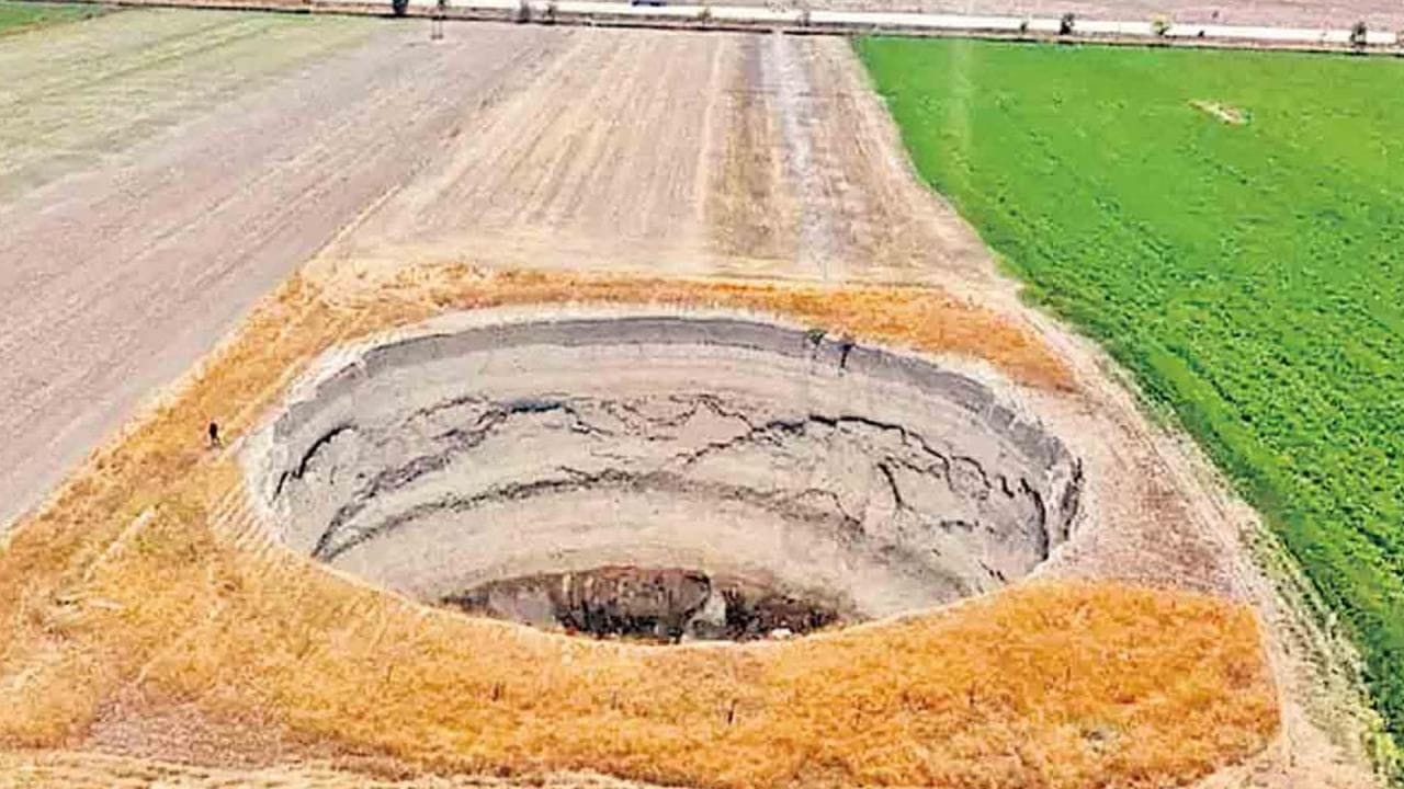 ડિસેમ્બર 2025 ના રોજના તાજેતરના અહેવાલમાં આ સંખ્યા 684 દર્શાવવામાં આવી છે, જે તુર્કીના "અનાજની ટોકરી" માટે નોંધપાત્ર ખતરો છે. આશ્ચર્યજનક રીતે, સિંકહોલ્સની પહોળાઈ અને ઊંડાઈ બંને વધી રહી છે.