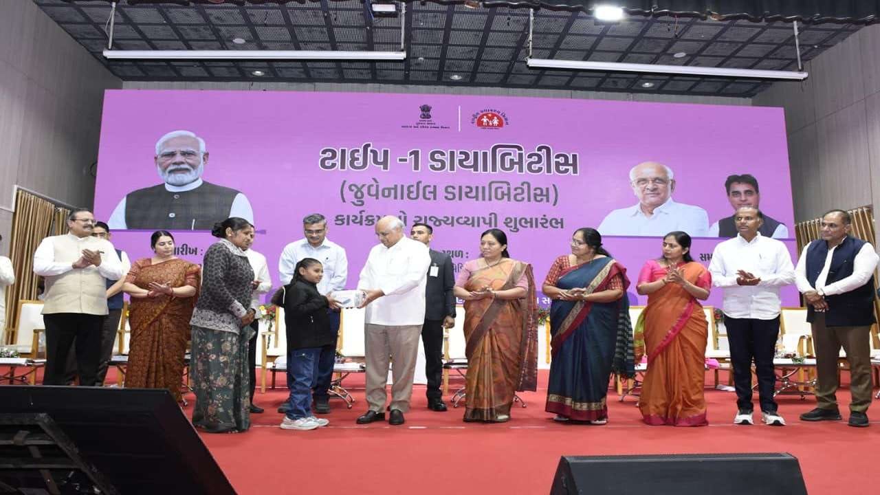 રાજ્ય સરકારે બાળ આરોગ્ય સંભાળ માટે પ્રિકોશન, પ્રિવેન્શન અને પોઝિટીવ લાઈફ સ્ટાઈલ ત્રણેય પર ફોકસ કર્યુ છે. રાજ્યની શાળાઓમાં શાળા આરોગ્ય અભિયાન શરૂ કરીને દર વર્ષે સરેરાશ 1 કરોડથી વધુ બાળકોની આરોગ્ય તપાસ કરવામાં આવે છે